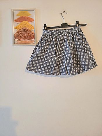Magnifique petite jupe à fleurs "okaidi" taille 10 ans