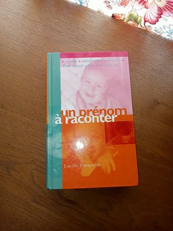 Livre "un prénom a raconter" en très bon etat