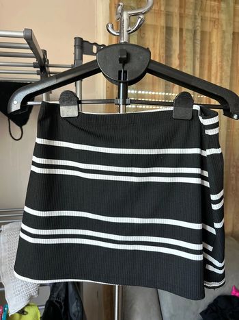 Mini jupe Asos à rayures noires et blanches