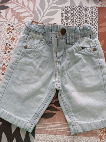 Short jean taille ajustable par boutons à l' intérieur taille 2ans