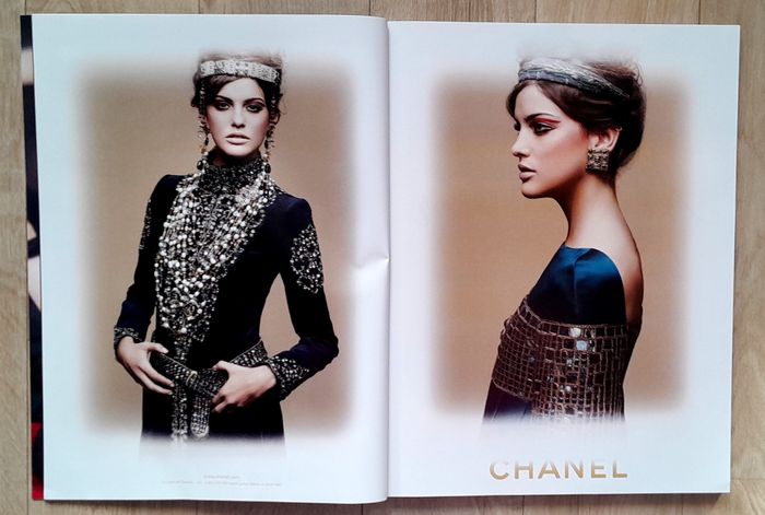 Magazine Vogue n°918 juin juillet 2011 spécial escale en Grèce Isabeli Fontana - photo numéro 4