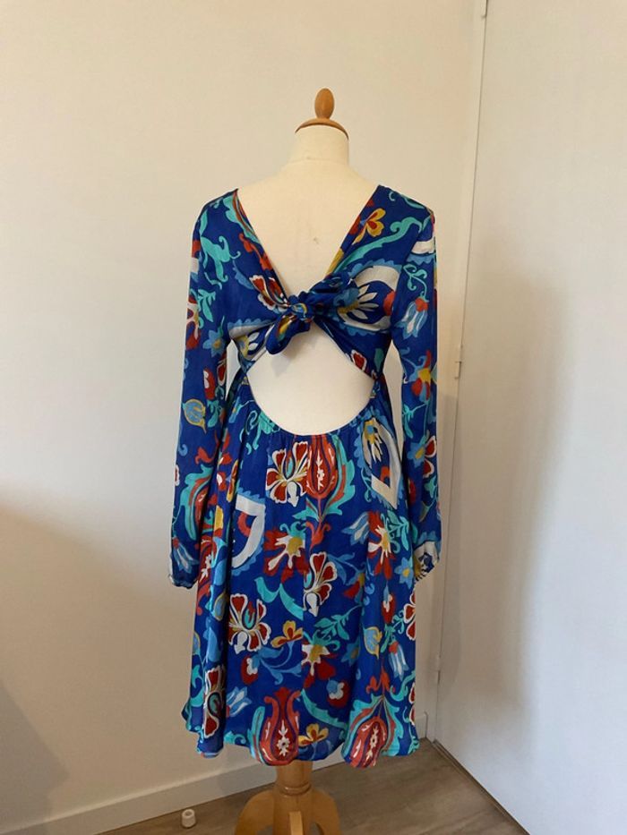 Superbe robe à motifs dos nu - photo numéro 3