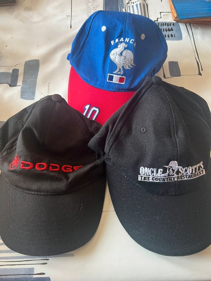 Lot de 3 casquettes publicité très bon état