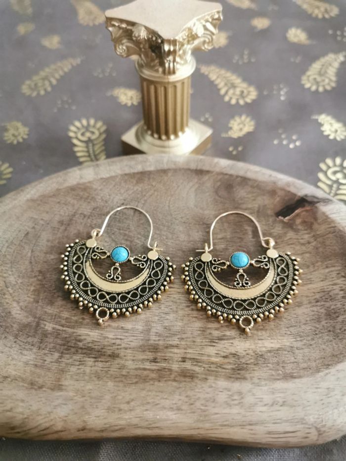 Boucles d'oreilles style bohème dorées et bleues