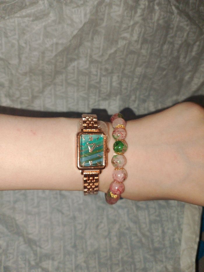 Tres belle montre rosegold  femme avec bracelet en perles de verre - photo numéro 4