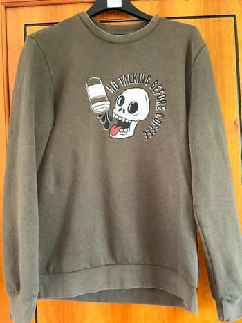 Long sweat kaki  skull 36 Bershka