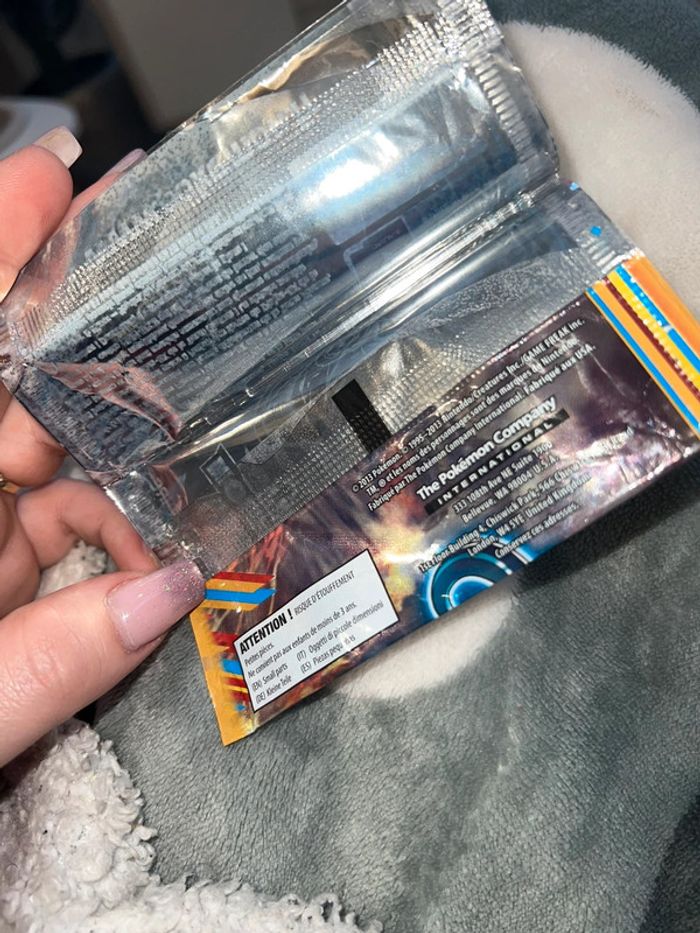 Booster vide Pokémon vintage noir et blanc explosion plasma sans carte - photo numéro 2