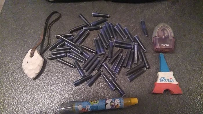 Lot de fournitures scolaires