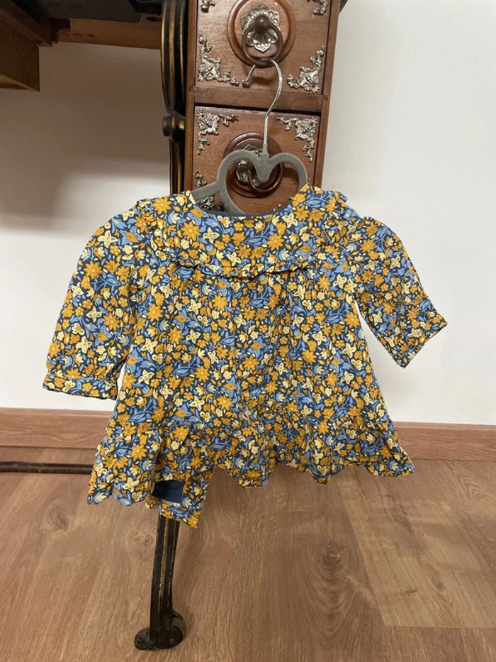 Robe à boutonné derrière