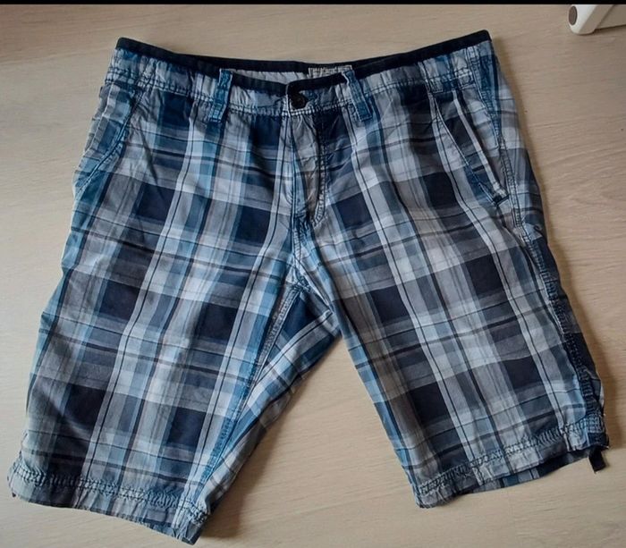 Short à carreaux esprit taille 33.