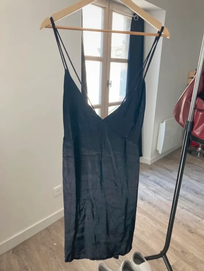 Robe noire satinée H&M - photo numéro 3