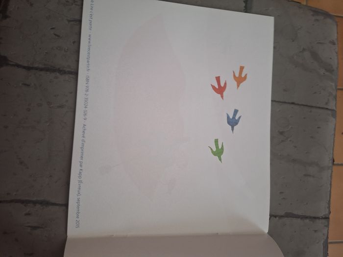 Livre une petite fille sans histoire - photo numéro 3