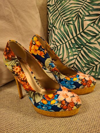 Talon aiguille escarpin motif floral