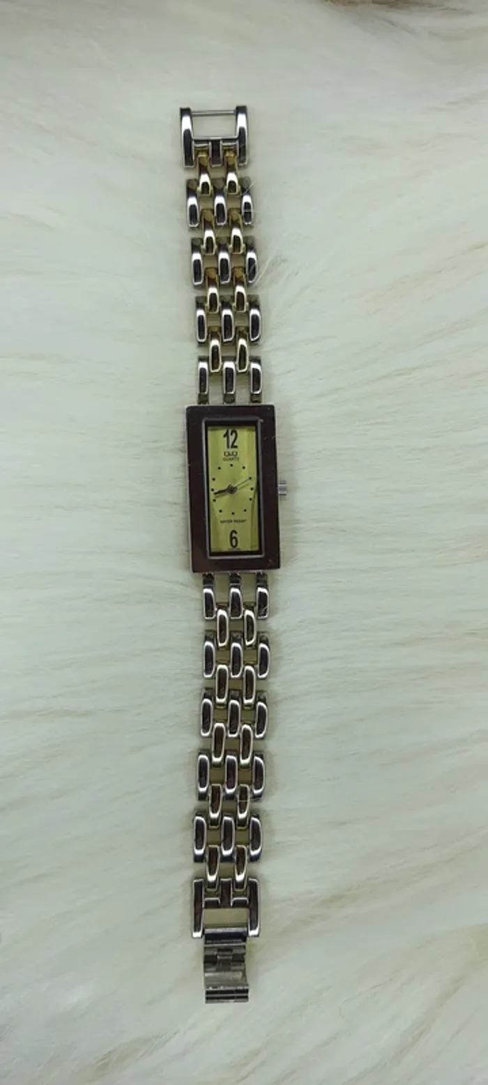 Montre femme "Q&Q"