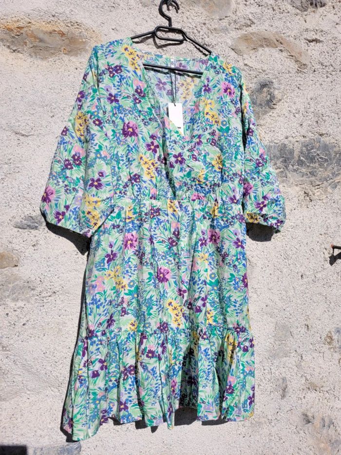 Superbe robe d'été manches 3/4, verte à fleurs, neuves avec étiquette
