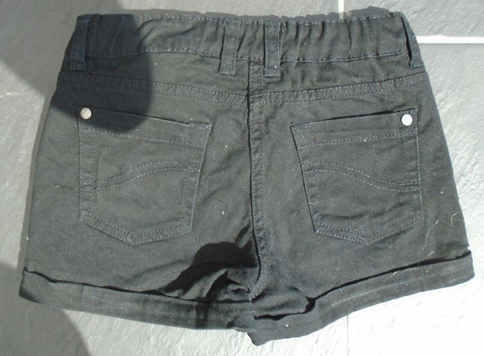 Joli short en jean noir fille 9 ans (134cm) - photo numéro 2