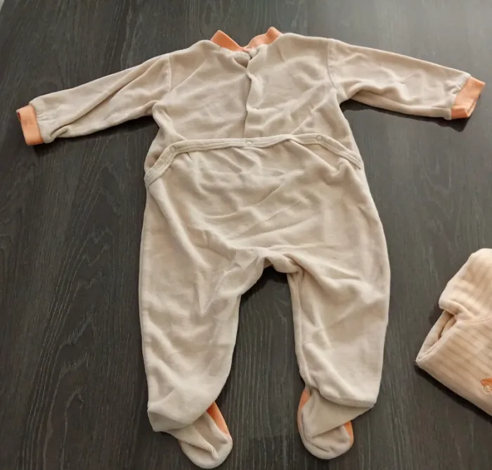 Lot 4 pyjamas velour mixte 9 mois - photo numéro 12