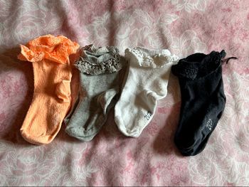 Lot de 4 paires de soquettes à bord dentelle petite fille