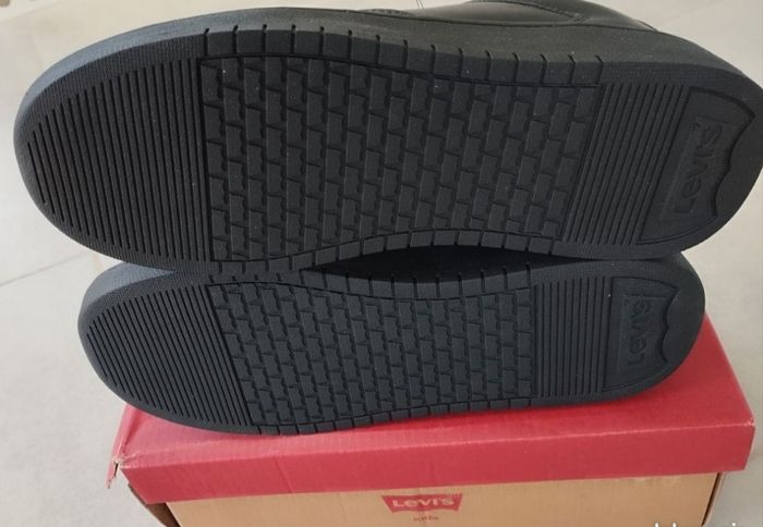 Baskets Levi's neuves pour homme, jamais portées, pointure 39. - photo numéro 2