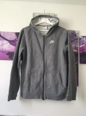 Sweet à capuche gris Nike