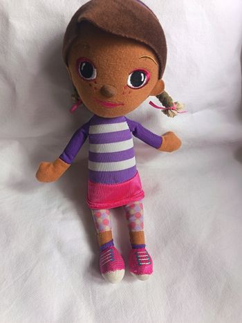 Peluche Disney Docteur la peluche 