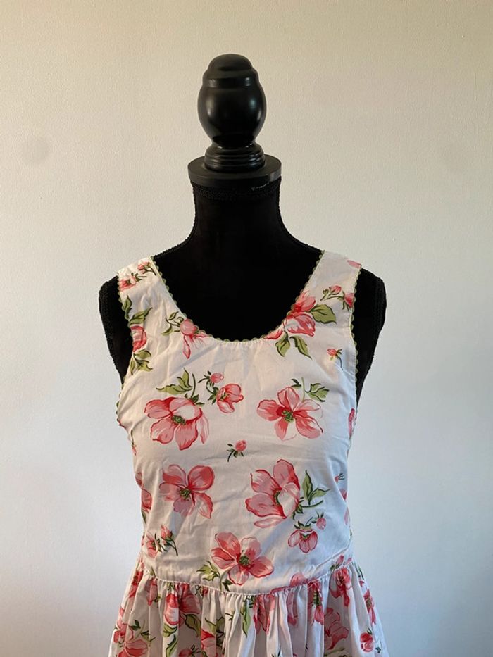 Robe d’été blanche avec fleurs rose et vertes taille 34 - photo numéro 2