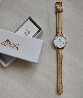 Pour Saint Valentin ! NEUF :  Montre bracelet doré éclat de diamant