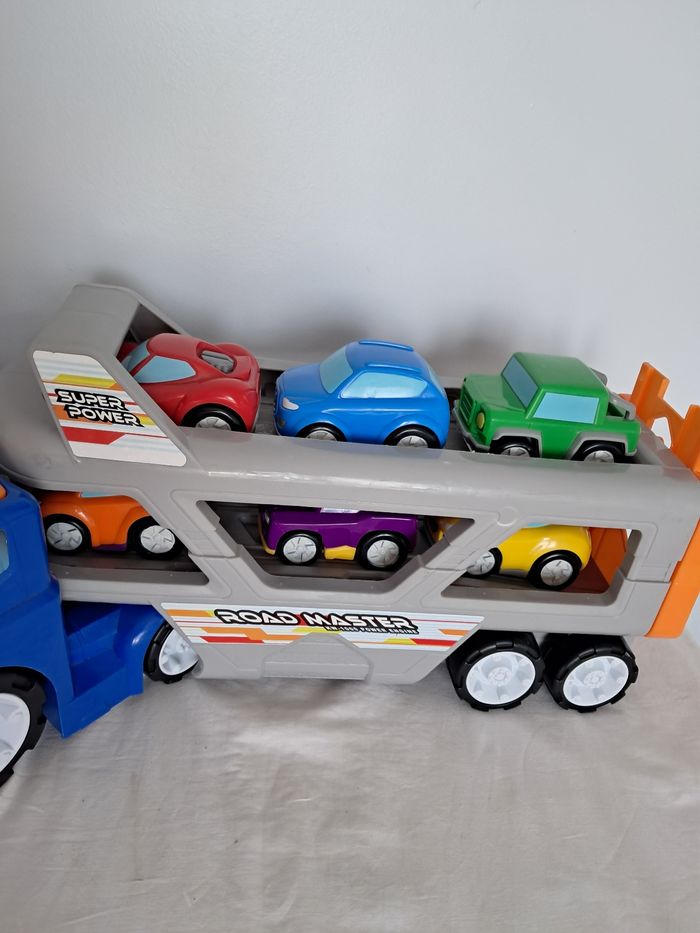 Camion transporteur et ses voitures - photo numéro 2