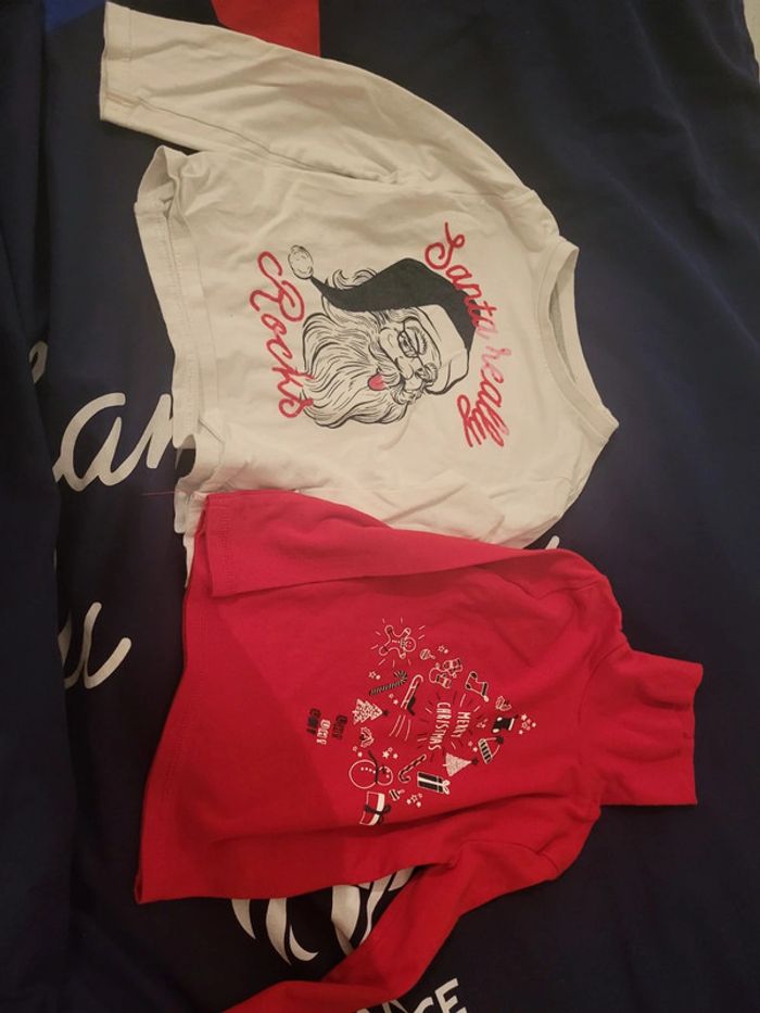 T shirt le lot le rouge est neuf le blanc mis 2 fois un peu de rouge est effacé