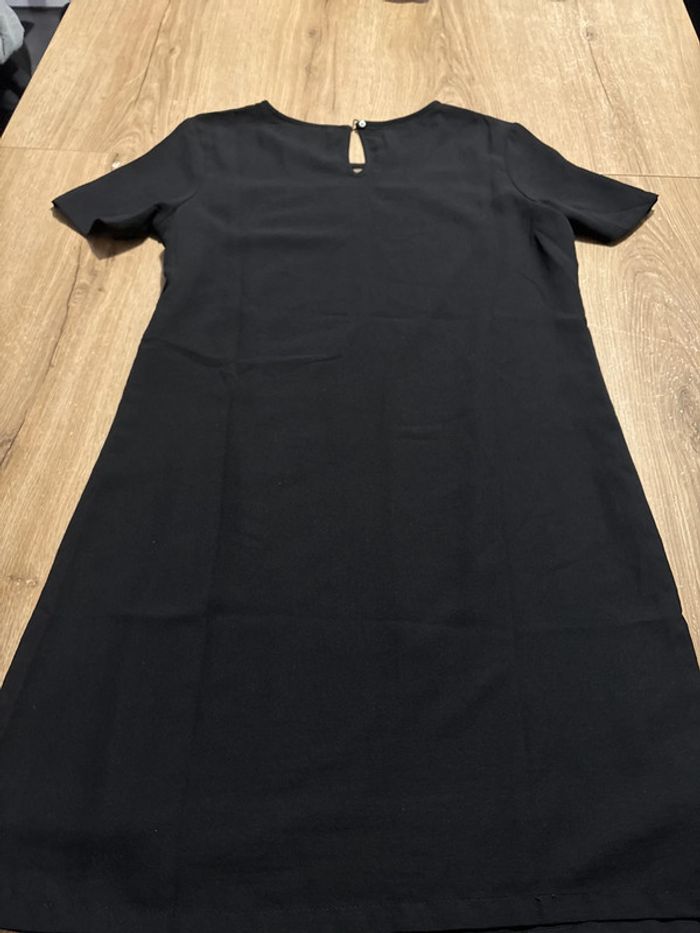 Jolie robe noire - photo numéro 9