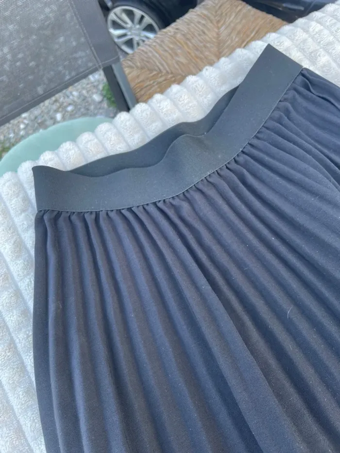 Jupe longue plissée noire SHEIN – Taille S, taille élastique - photo numéro 3