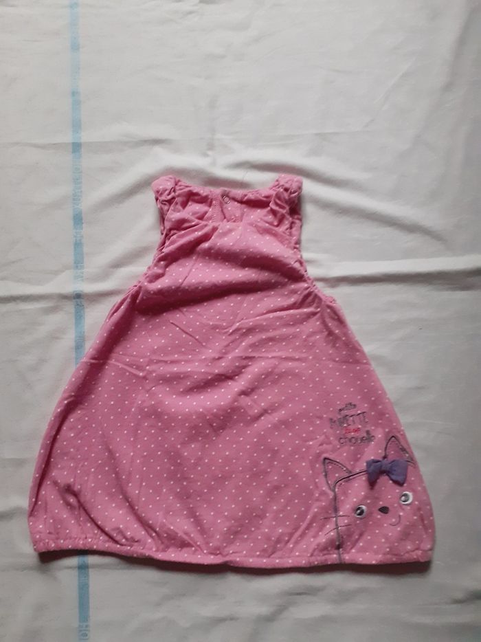Robe rose à pois blancs motif chat