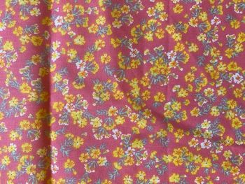 Chute de tissu imprimé à fleur