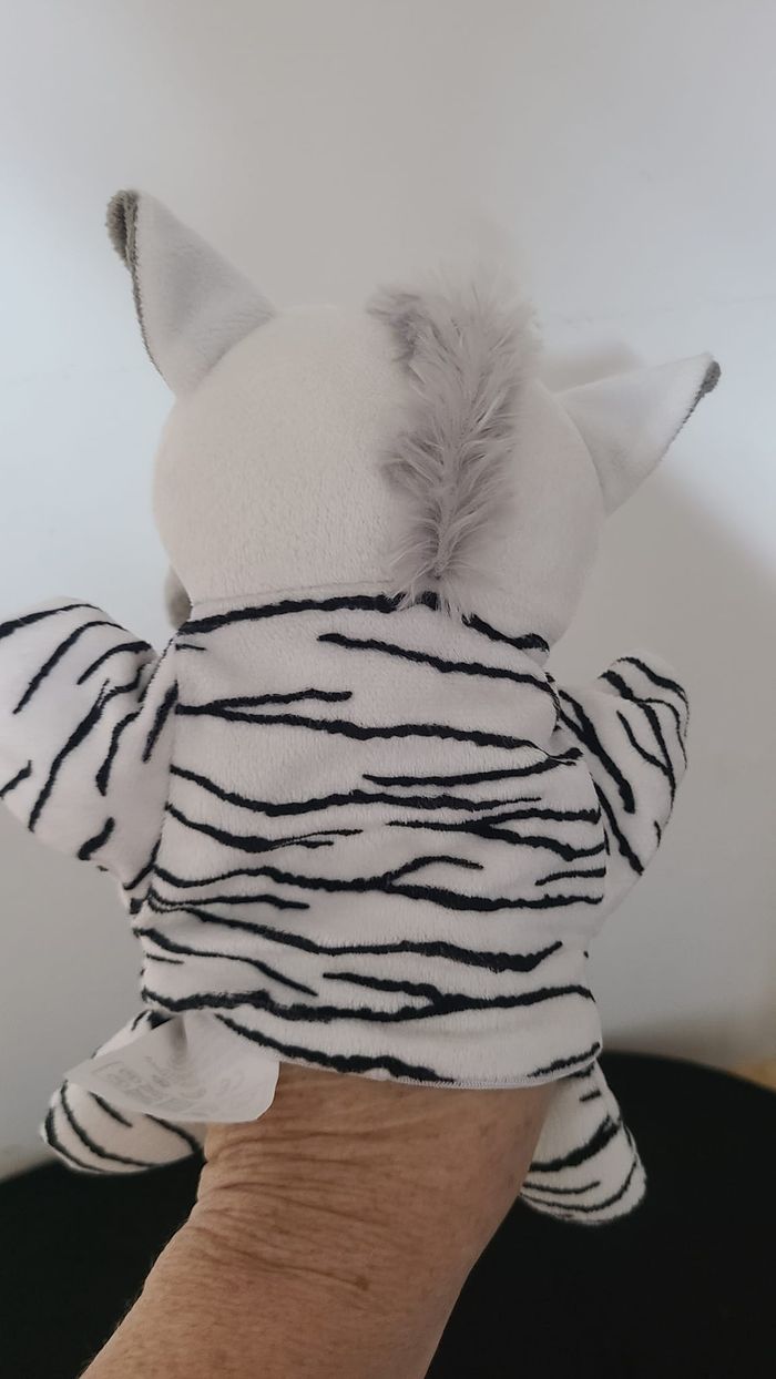 Doudou marionnette Zèbre noir blanc MAISONS DU MONDE - photo numéro 2