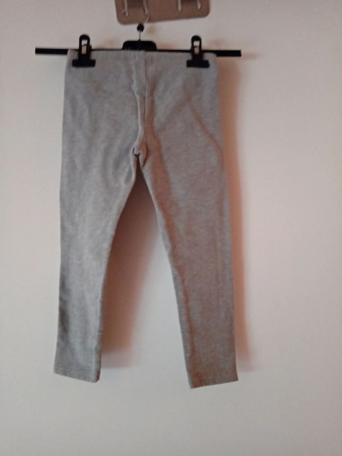 Joli legging gris. C&A. 7 ans - photo numéro 5