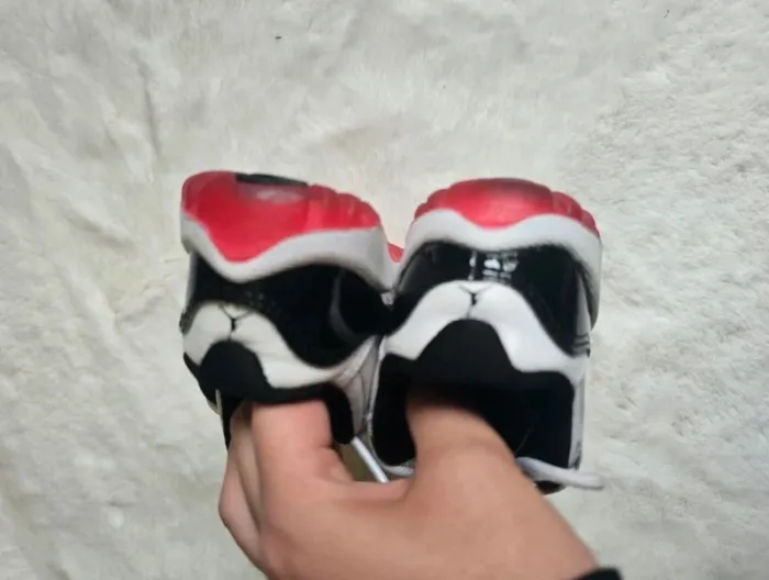 Basket Jordan taille 21 - photo numéro 5
