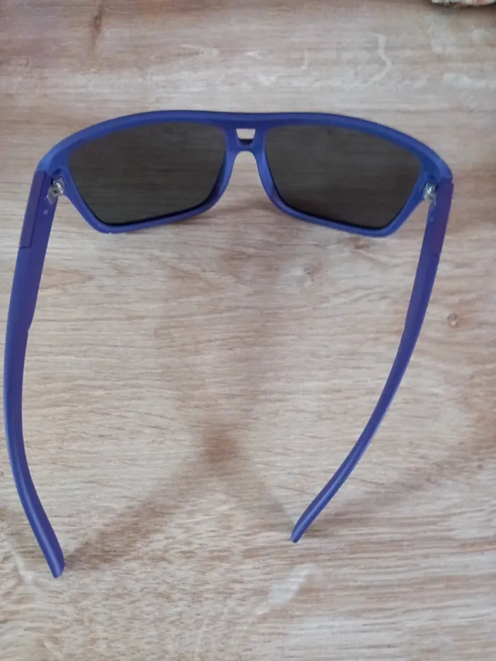 Lunette de soleil - photo numéro 2