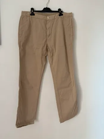 Chino beige en très bon état taille 44 stade toulousain