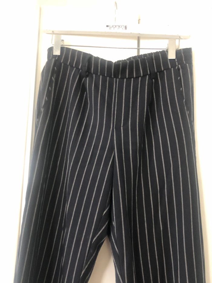 Pantalon cigarette . 36/38. Bershka