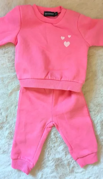 Ensemble jogging neuf