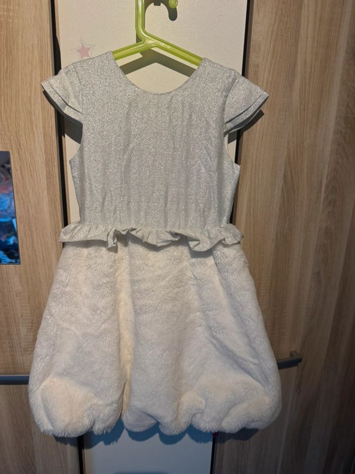 Robe Dream tape à l œil 7 8 ans magnifique