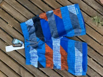 Short de bain Longboard neuf T 16 ans