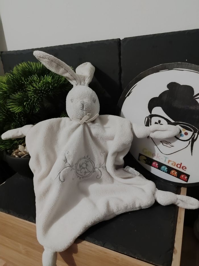 doudou lapin perle kaloo blanc gris K noeud 2013 Plat Carré Volute DD003194