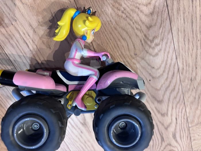 Quads radiocommandés Mario et Peach
