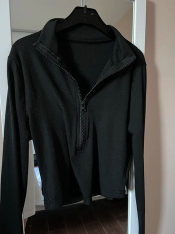 Haut de sport court zippé