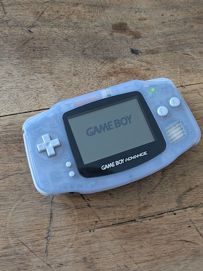 Console Game Boy advance - fonctionne très bien - avec cache pile