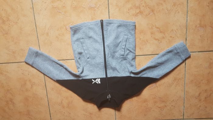 Gilet polaire garçon 5 ans gris et noir Kiabi