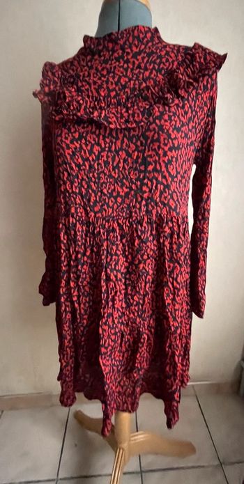 Robe fluide à étage courte avec volants M