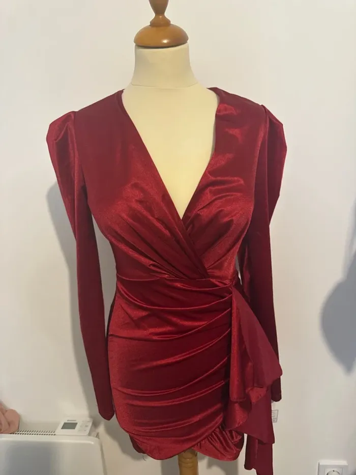 Robe femme rouge satinée - Taille S/M - Pineapple Moda - Neuve avec étiquette
