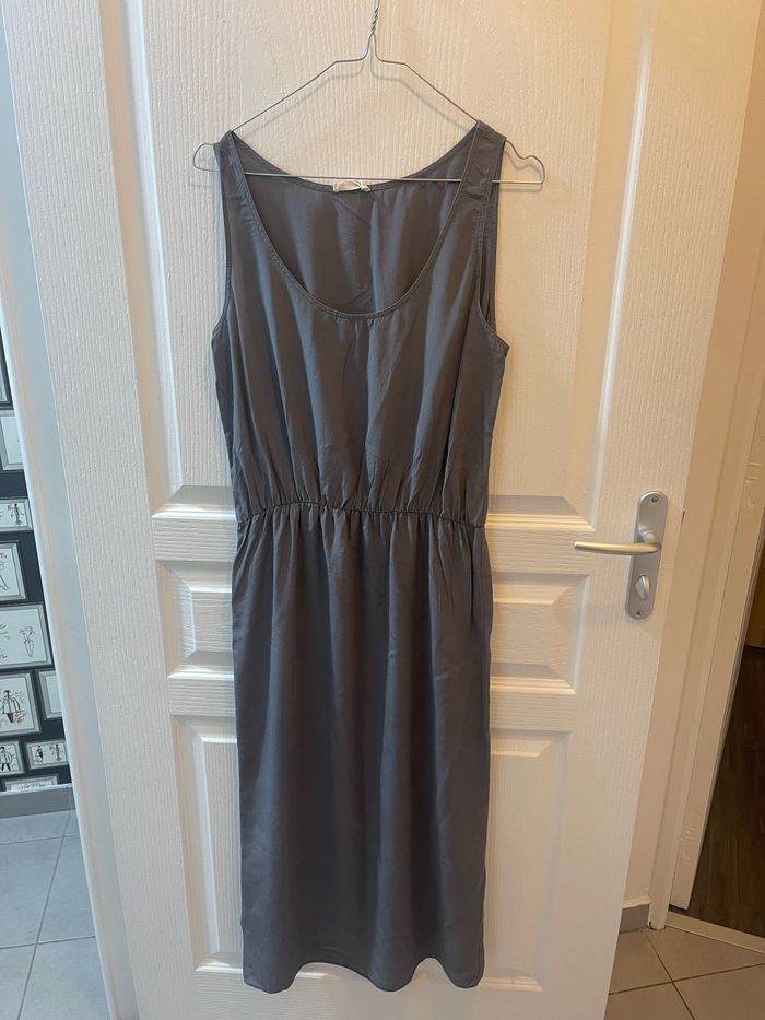 Robe en soie grise American Vintage T. S